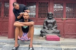 高僧来袭👩‍🦲文班亚马社媒晒多图回顾少林寺修行之旅
